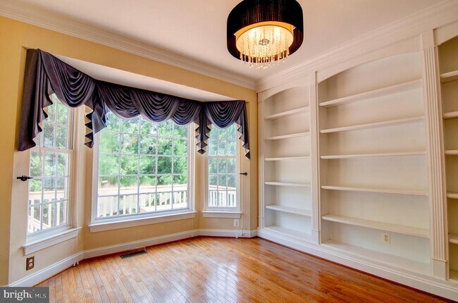 Building Photo - 5861 Governors Hill Dr