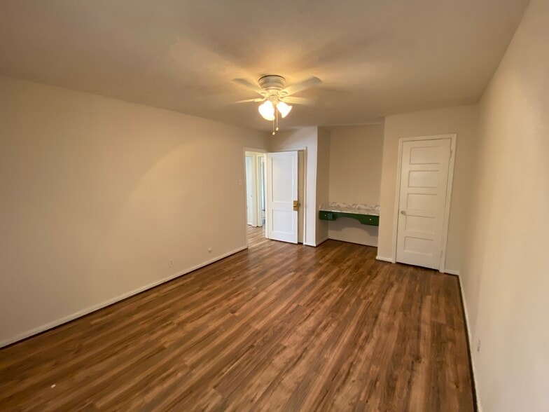 Building Photo - 4420 Roseland St