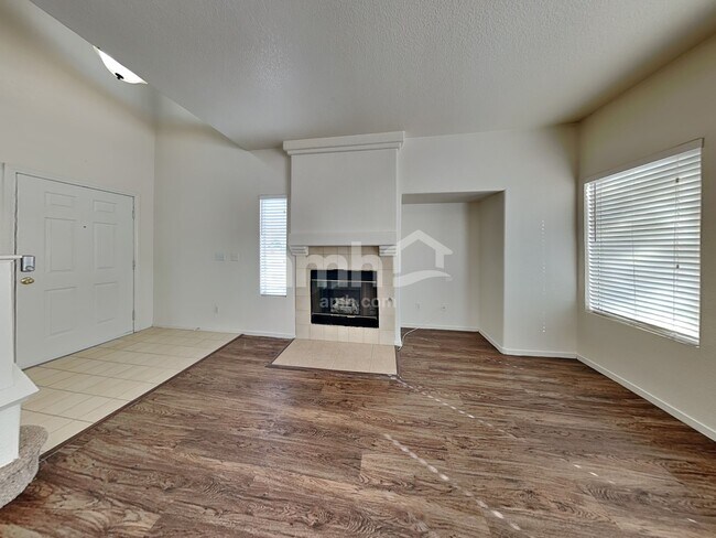 Building Photo - 6016 Soft Springs Ave