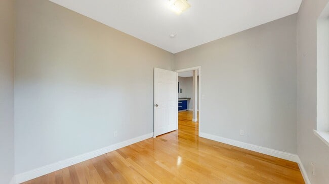 Building Photo - 7099 Pinehaven Rd