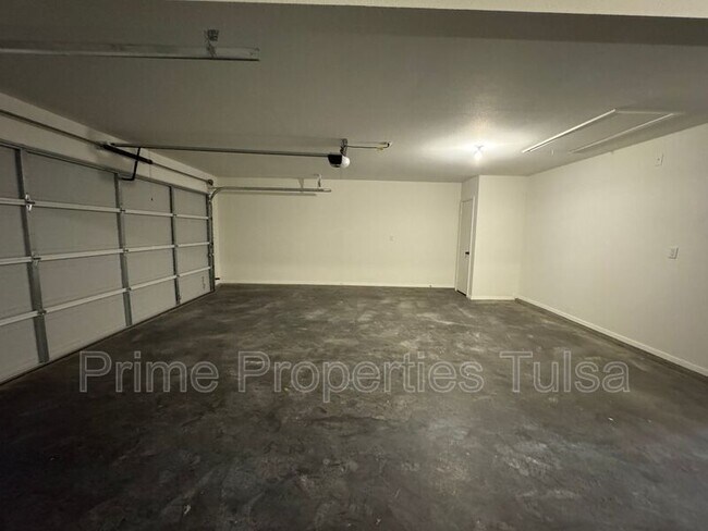 Building Photo - 3012 S Redwood Ave