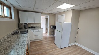 Building Photo - 126 Branch St