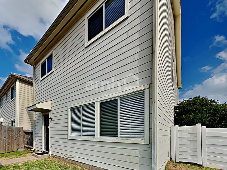 Building Photo - 20534 Patriot Park Ln