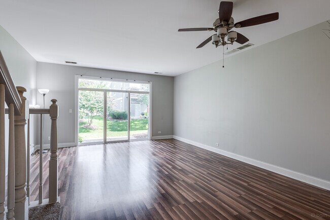 Building Photo - 806 Woodewind Dr
