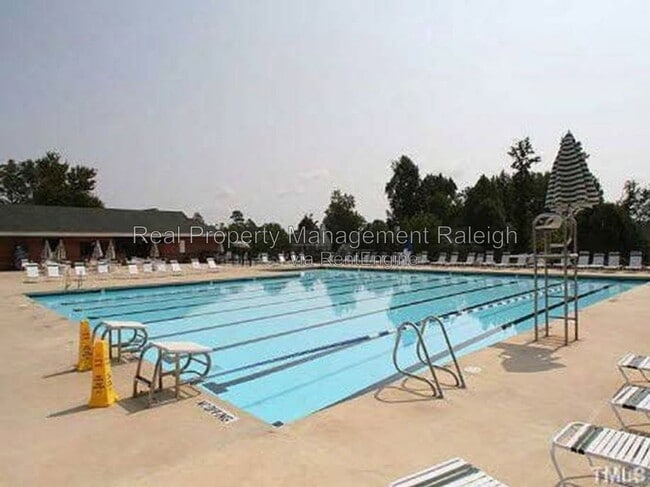 Building Photo - 2152 Castle Pines Dr