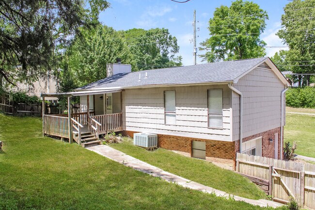 Building Photo - 1157 Thompson Rd