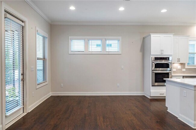 Building Photo - 3430 Steinbeck St