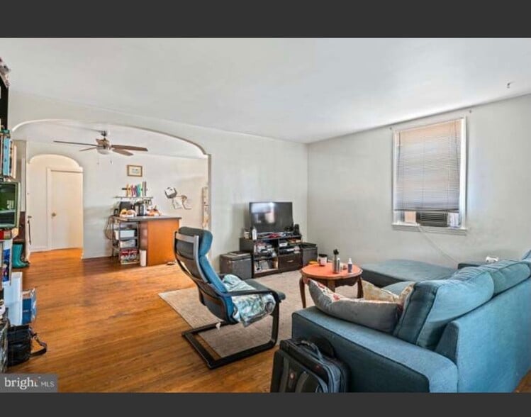 Living area - 312 S 49th St