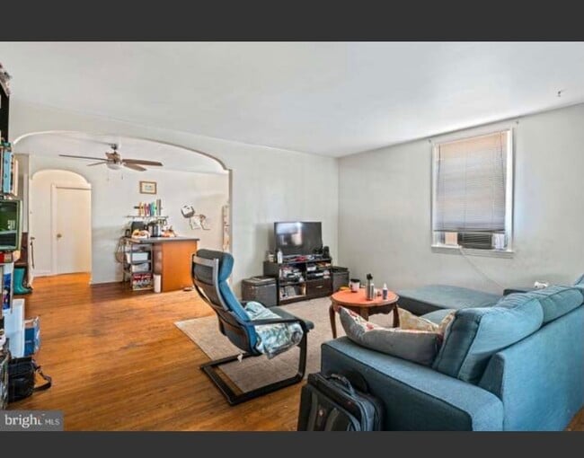 Living area - 312 S 49th St