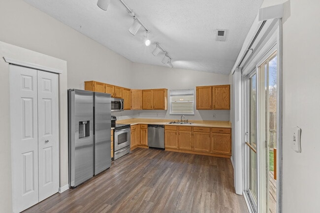 Building Photo - 778 Kingston Cir