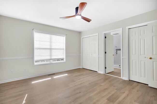 Building Photo - 705 E Hightree Ln