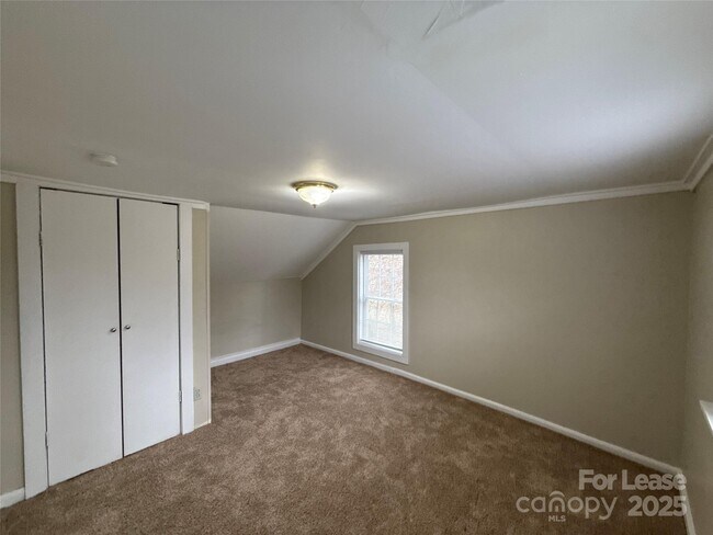 Building Photo - 1211 W Bank St