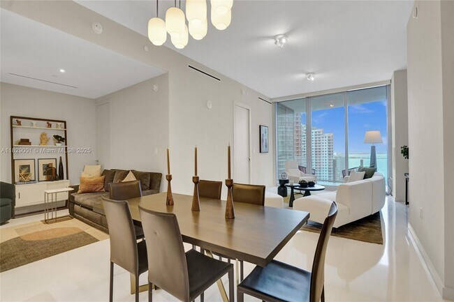 Building Photo - 300 Biscayne Blvd Way