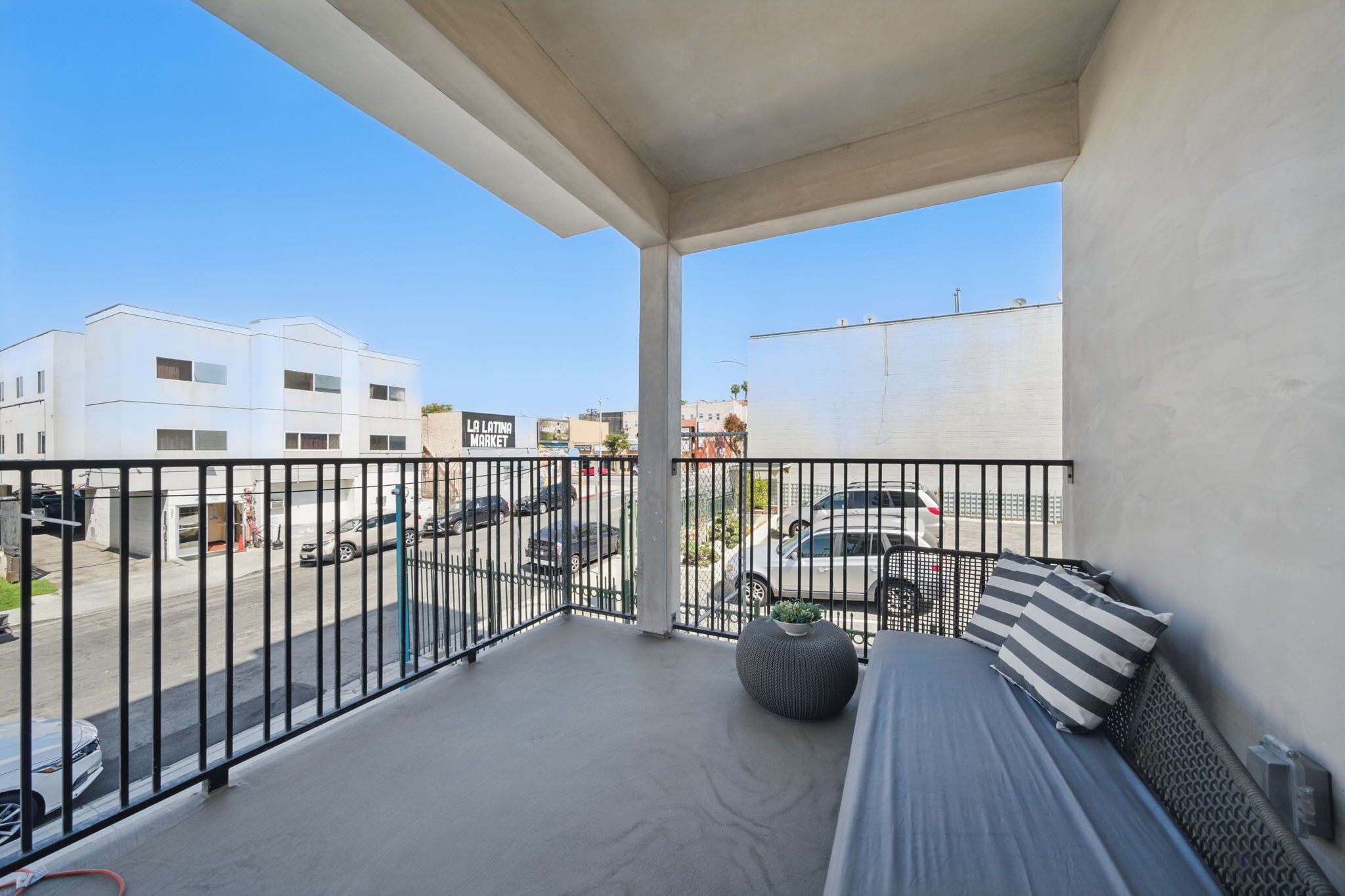 Building Photo - 212 N Mariposa Ave