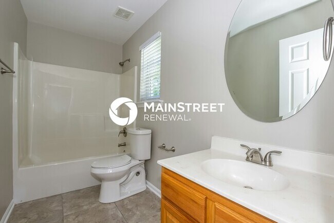 Building Photo - 3 Bedroom Pet-Friendly Home in Charlotte, NC with Main Street Renewal