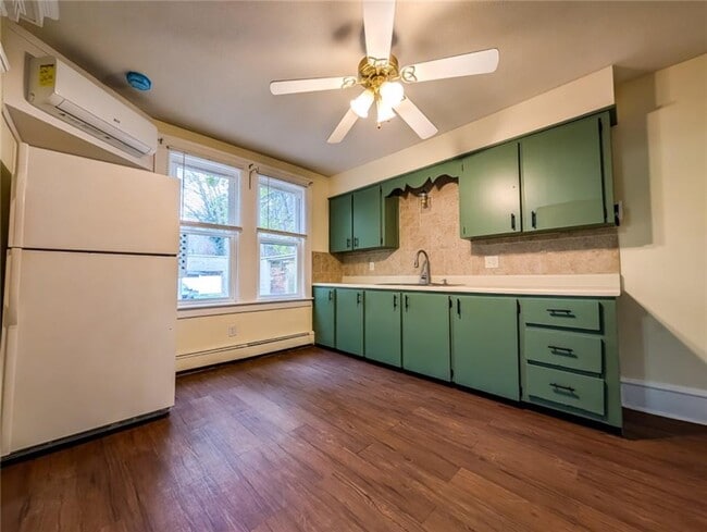 Building Photo - 1425 Manville Rd