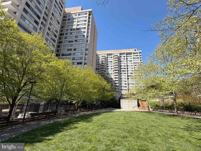 Building Photo - 5500 Friendship Blvd