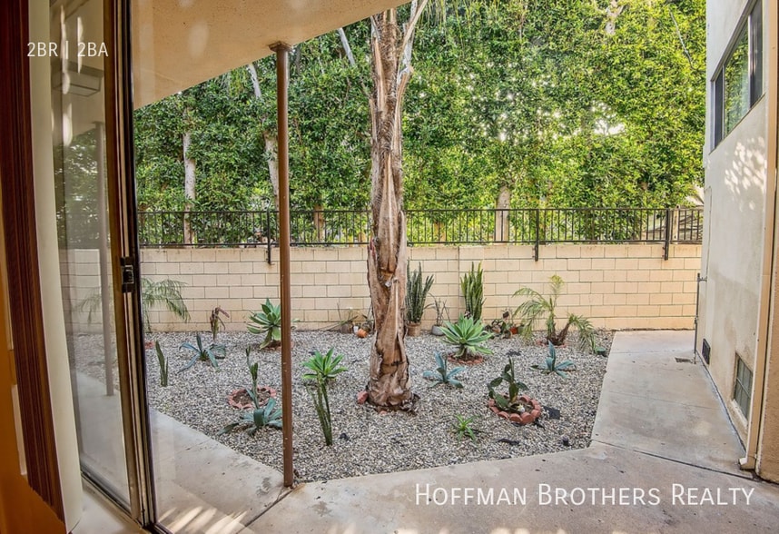 Building Photo - 8556 Cashio St