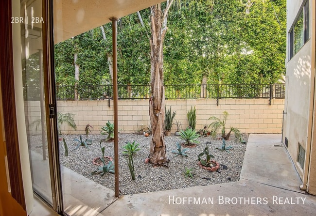 Building Photo - 8556 Cashio St