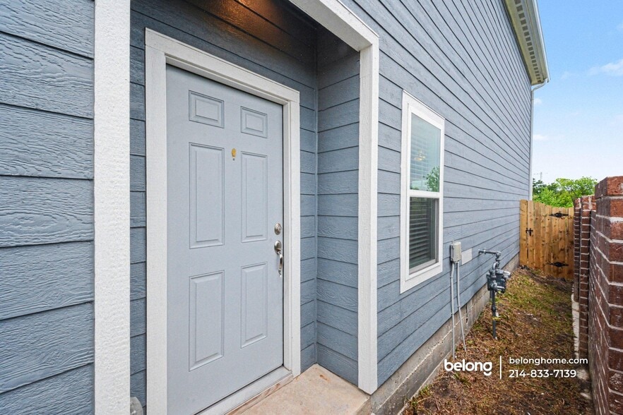 Building Photo - 203 Marsh Ln