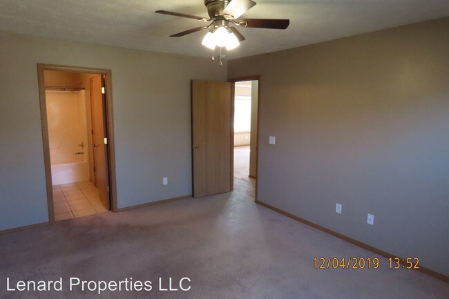 Building Photo - 4425-4427 W La Siesta St