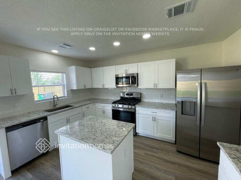 Building Photo - 17634 S Summit Canyon Dr