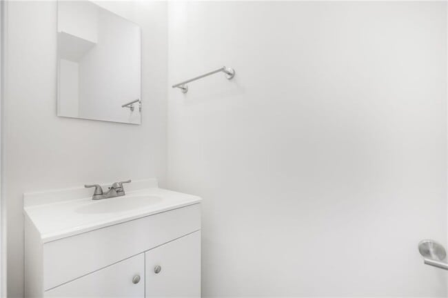 Building Photo - 812 Pinder Point Ct