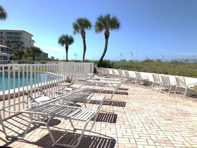 Building Photo - Gulf Front Complex in Sea Villas