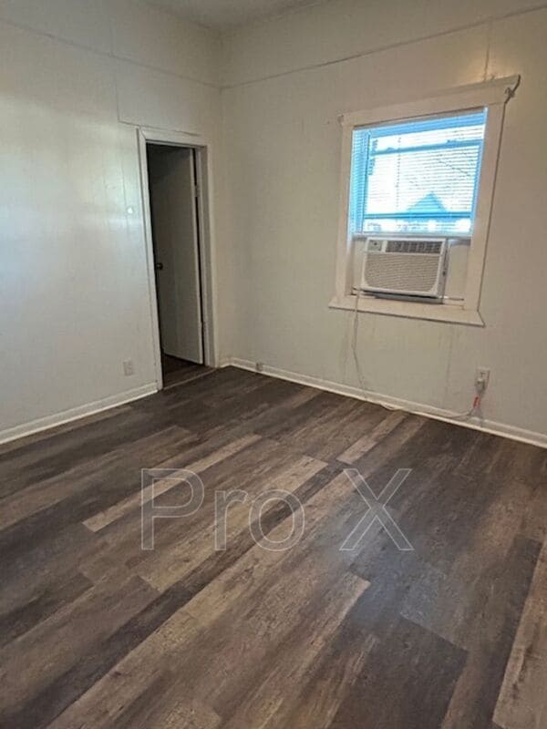 Building Photo - 1007 E Madison St