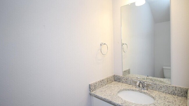 Building Photo - 1635 Iroquois Ct