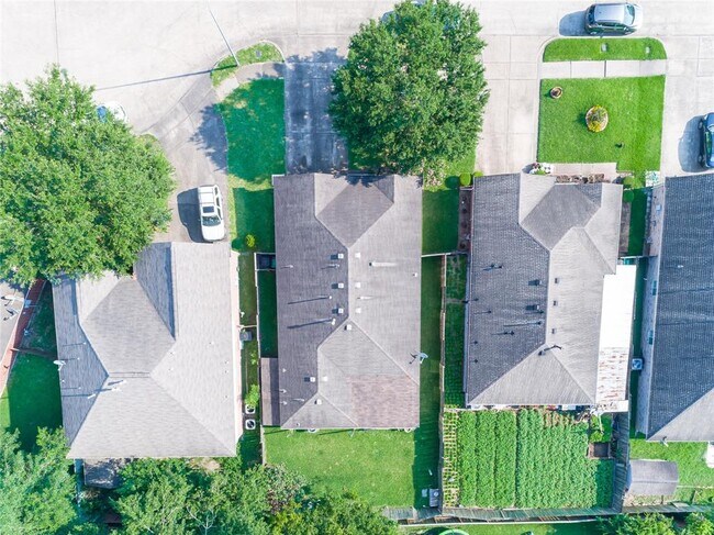 Building Photo - 13138 Woodvine Trail