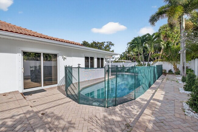 Building Photo - 1012 W Camino Real