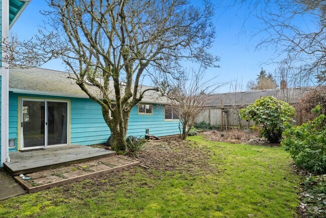 Building Photo - 8715 N Washburne Ave