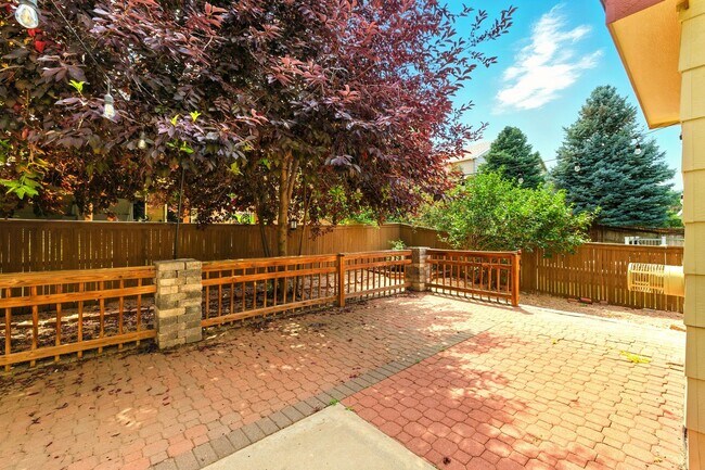 Building Photo - Amazing 3 Bed 4 Bath Highlands Ranch House...