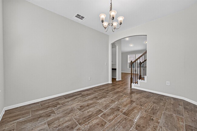 Building Photo - 24603 Royal Pike Dr