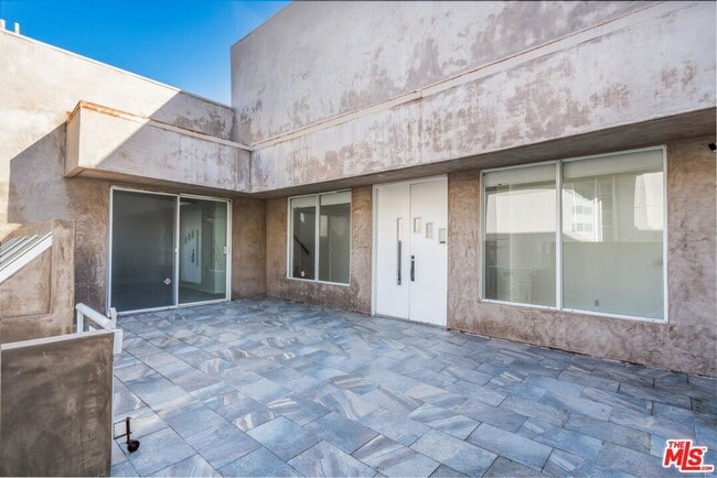 Building Photo - 3711 Ocean Front Walk