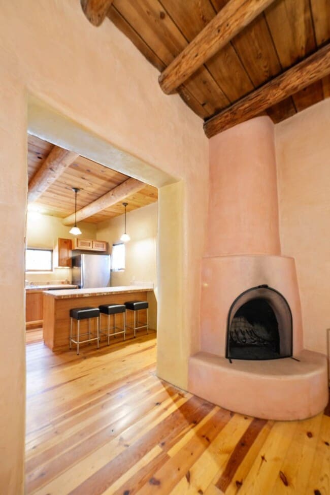 Building Photo - Santa Fe Charm in the Historic Guadalupe D...