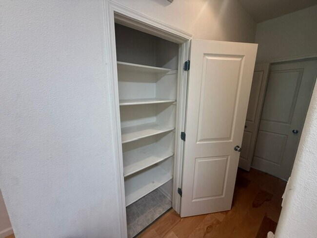 Building Photo - Large 3-Bedroom, 3.5 Bathroom Townhome in Metro Walk Village Neighborhood