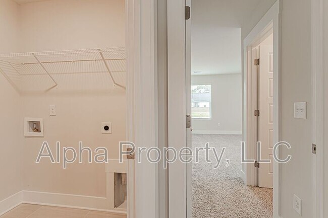 Building Photo - 422 Ellis Mill St