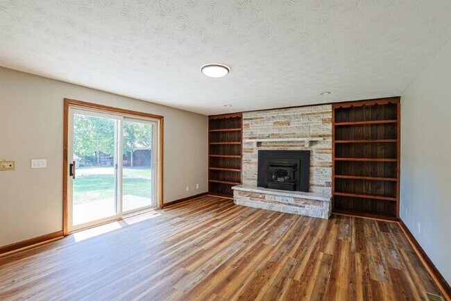 Building Photo - 8047 Bethany Rd