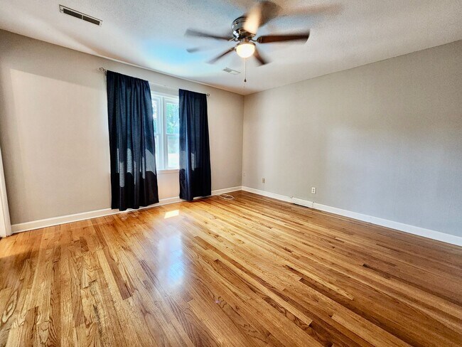 Building Photo - Charming 4 Bedroom Home with Saltwater Poo...