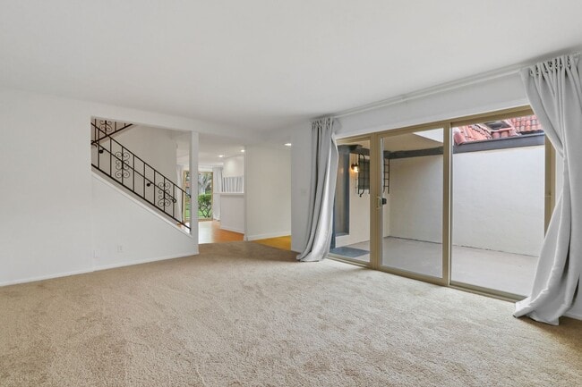 Building Photo - For Rent 3 Bed, 2.5 Bath Condo in Mesa Verde, Costa Mesa $4,195