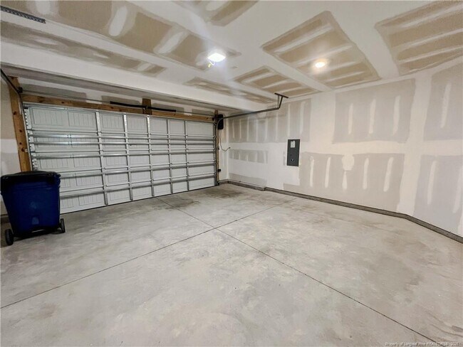 Building Photo - 181 Springhaven Dr