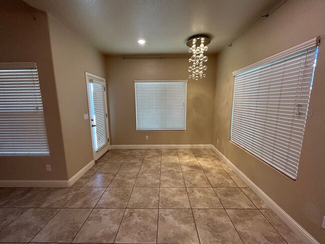 Building Photo - *** MOVE IN SPECIAL - $500.00 OFF FIRST MO...