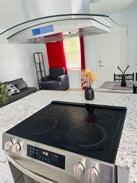 Building Photo - Rebecca