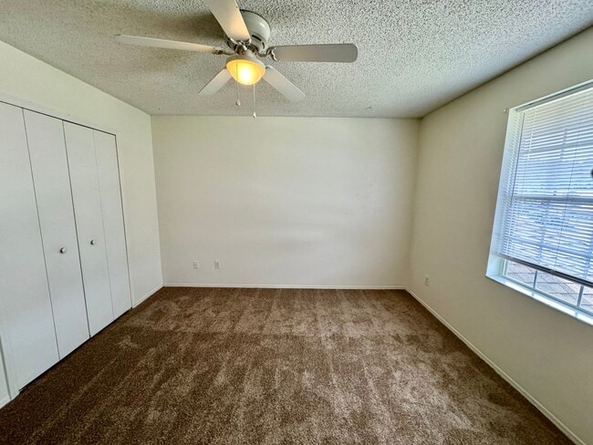 Building Photo - Spacious Home