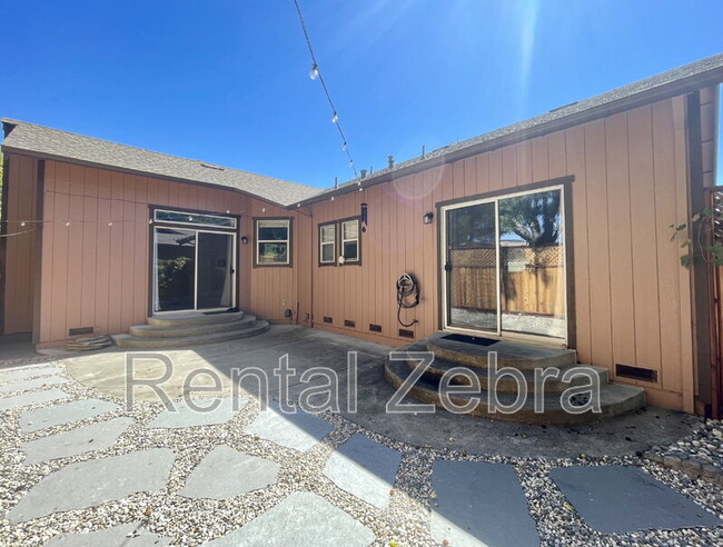 Building Photo - 233 Craftman Ct