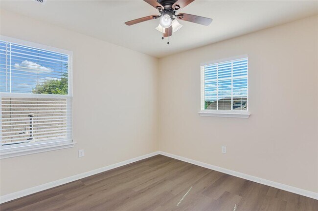 Building Photo - 604 Red Tails Dr