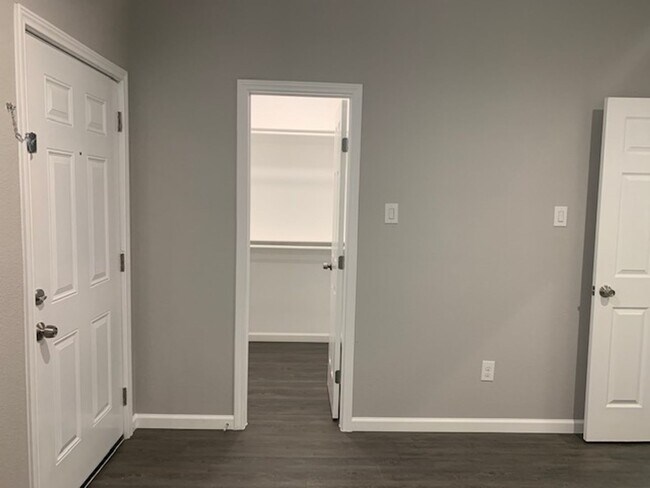 Building Photo - 7503 Novella Dr