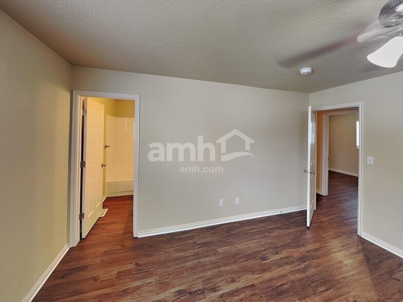 Building Photo - 2996 E 1530 S
